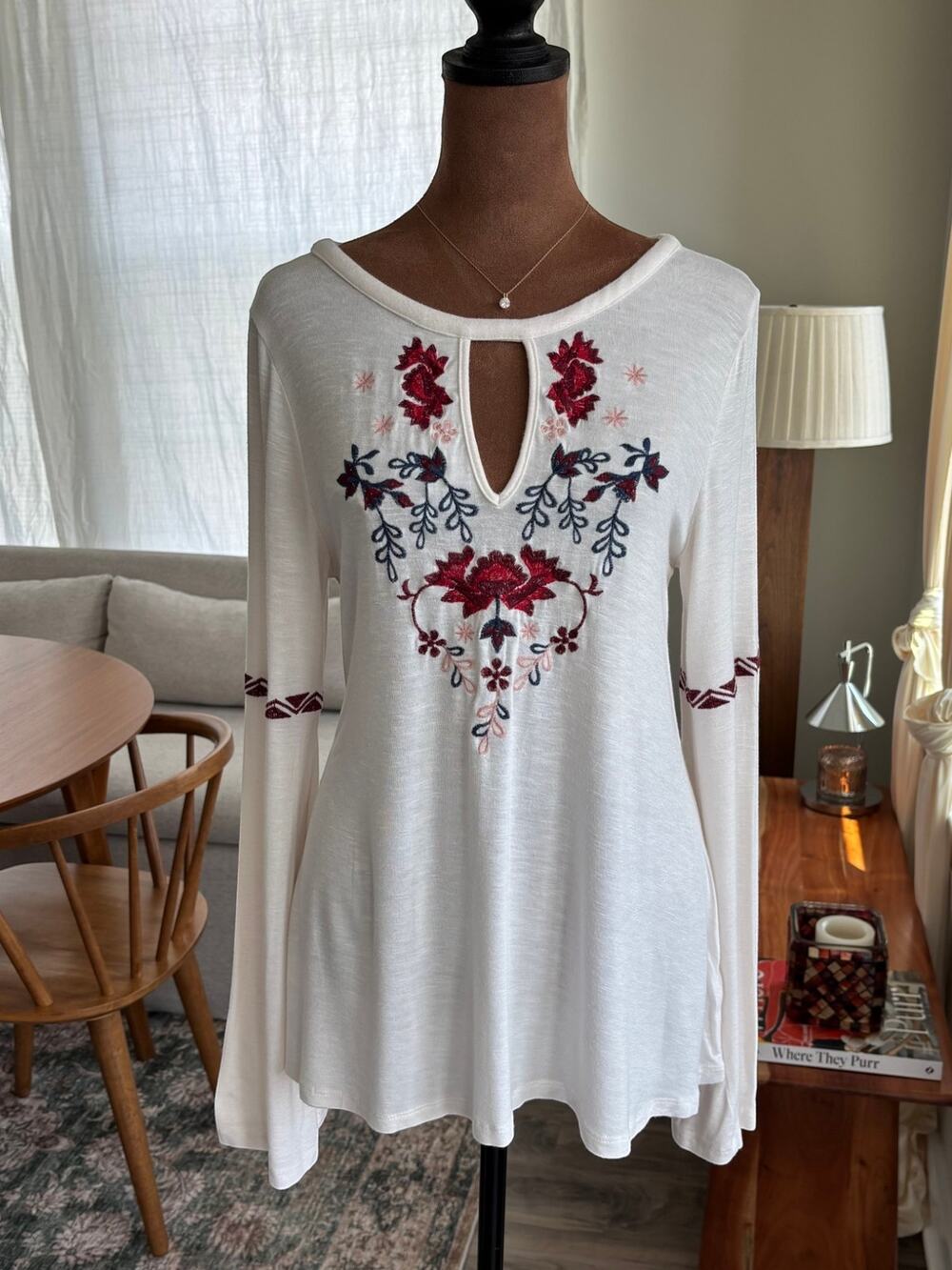 Boho Romantic Floral Embroidered Keyhole Summer Top Ivory Bell Sleeve Y2K Small